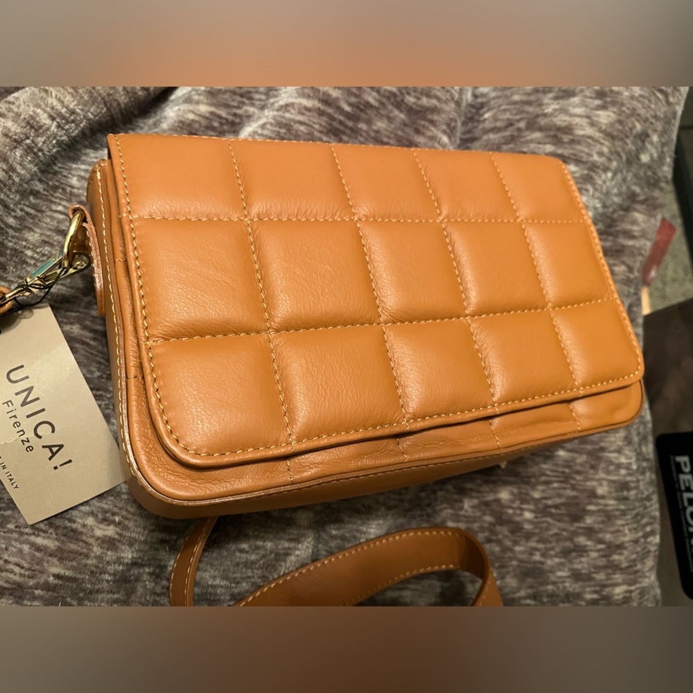 Unica purse made in Italy. NWT. Perfect condition. Genuine leather. Gorgeous. - Picture 4 of 10